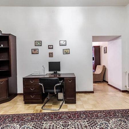 Doroshenka Antique Apartment ลวีฟ ภายนอก รูปภาพ
