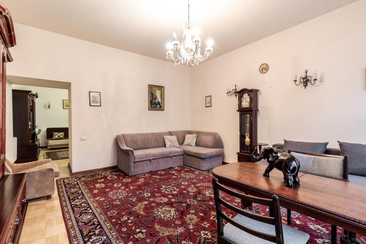 Doroshenka Antique Apartment ลวีฟ ภายนอก รูปภาพ