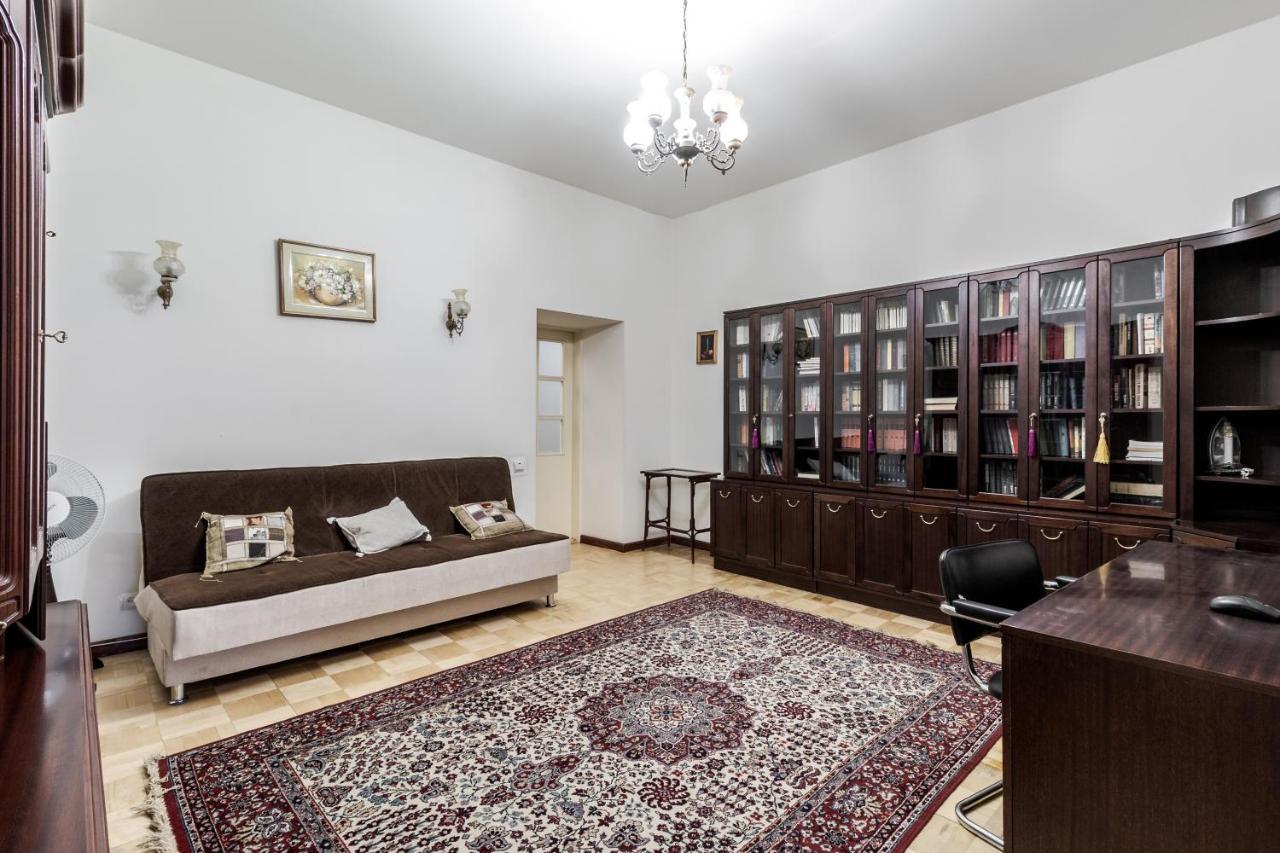 Doroshenka Antique Apartment ลวีฟ ภายนอก รูปภาพ