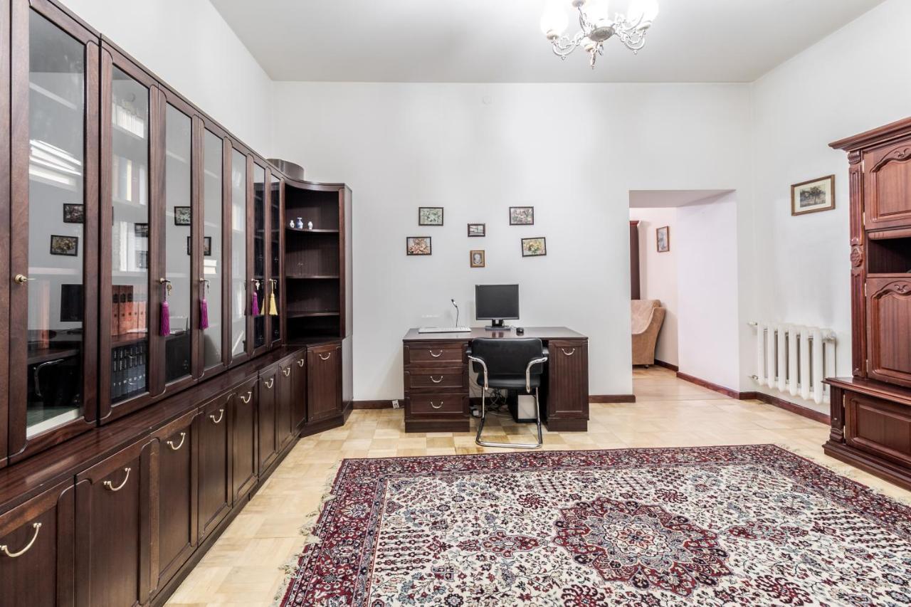 Doroshenka Antique Apartment ลวีฟ ภายนอก รูปภาพ