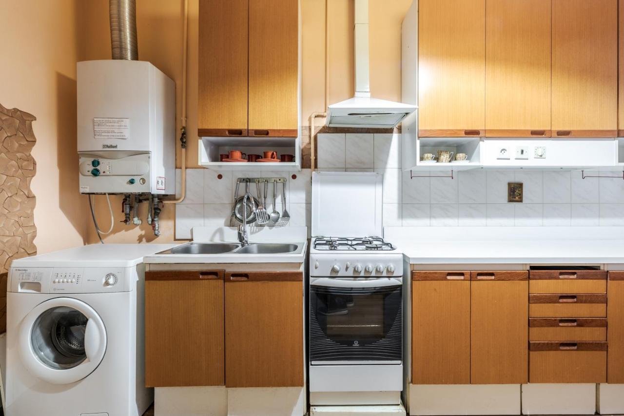 Doroshenka Antique Apartment ลวีฟ ภายนอก รูปภาพ