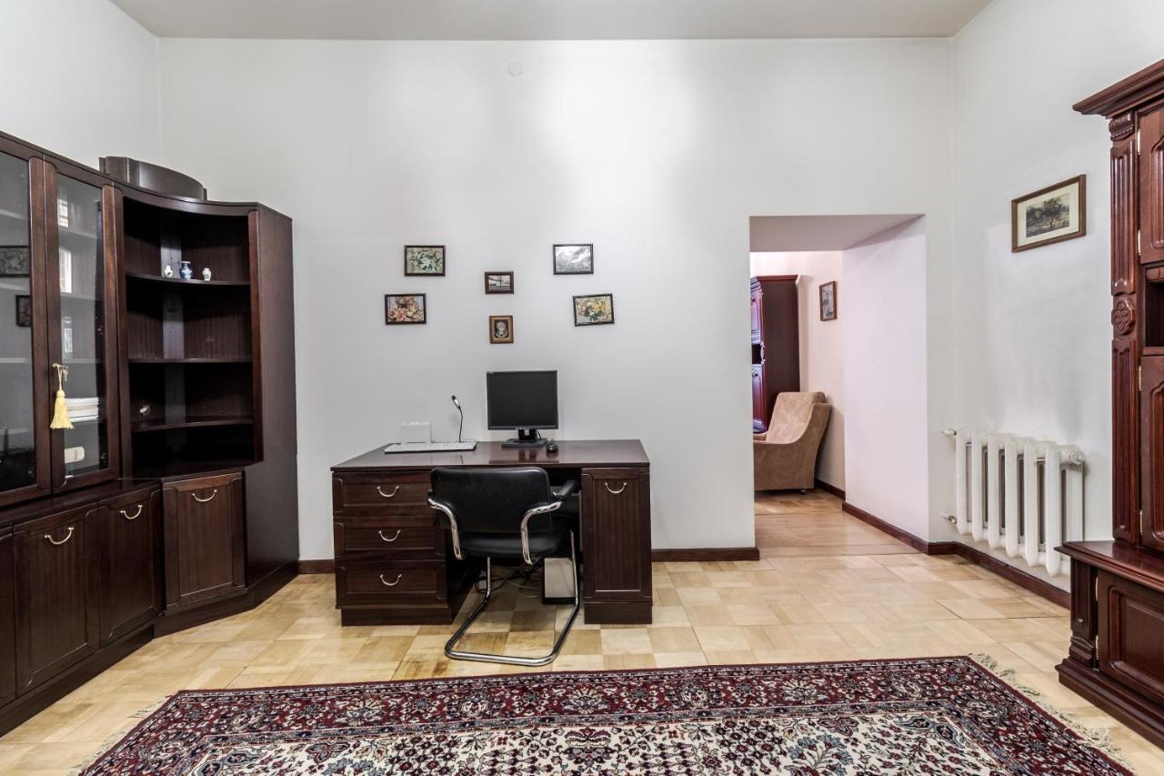 Doroshenka Antique Apartment ลวีฟ ภายนอก รูปภาพ